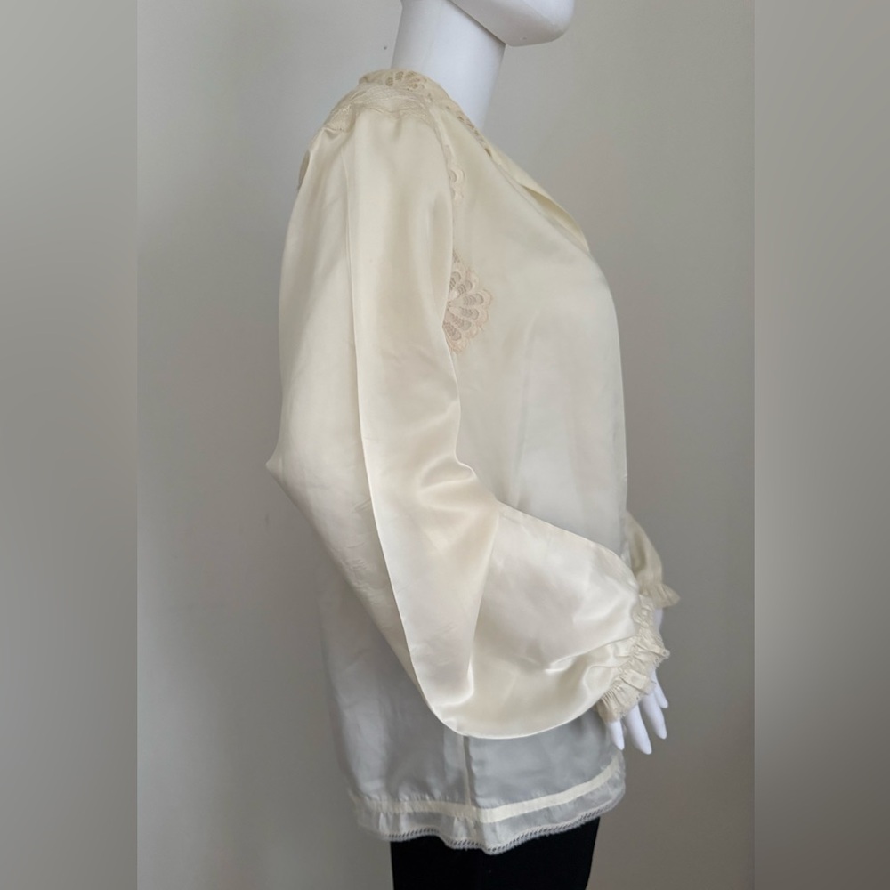 Feminine with beautiful lace detail. Made in the USA! 
Travels well. - Picture 3 of 11